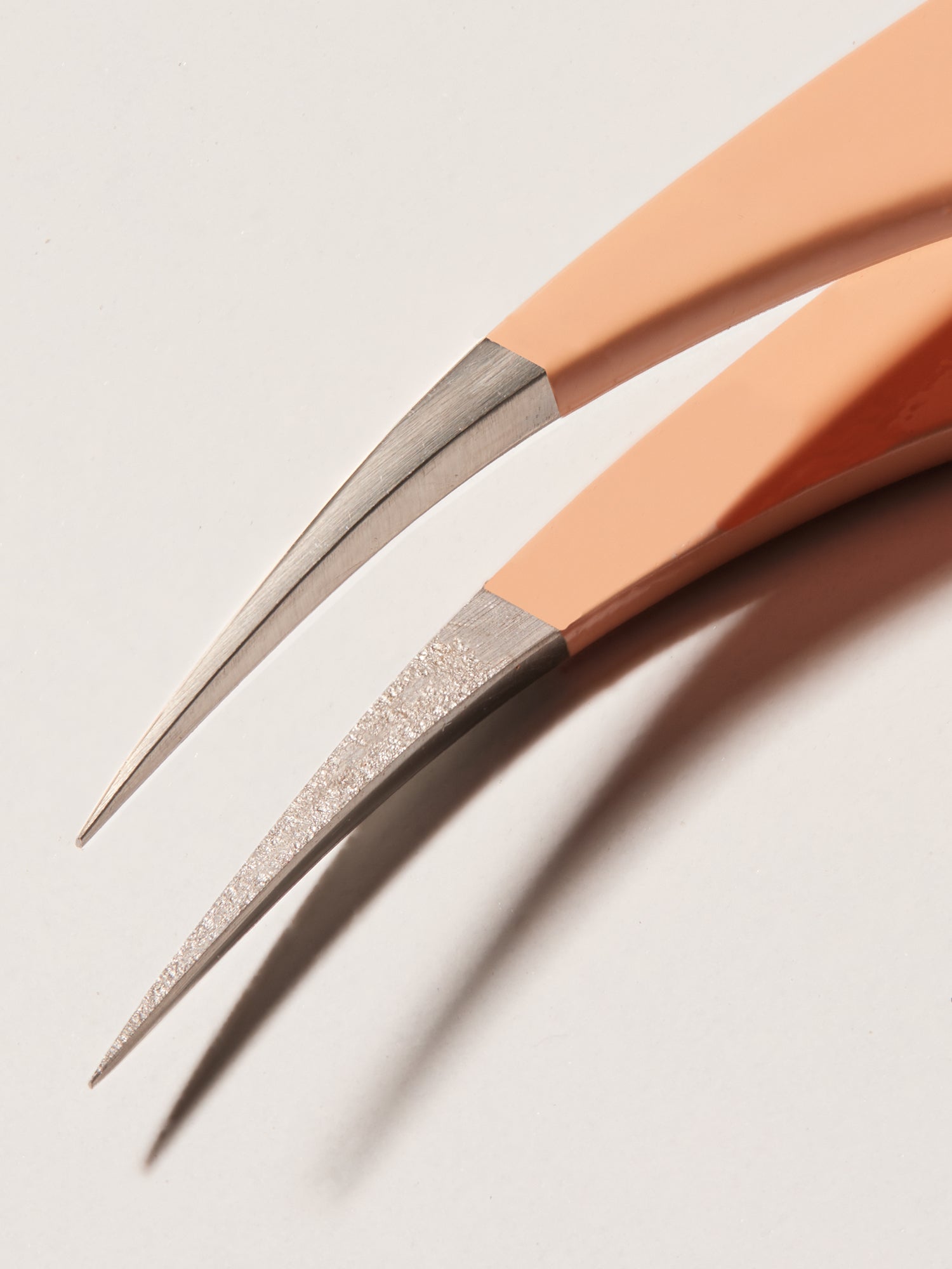 Peach Isolier Pinzette